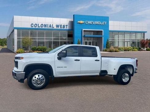 Used 2024 Chevrolet Silverado 3500 W/T AWD/4WD image 3