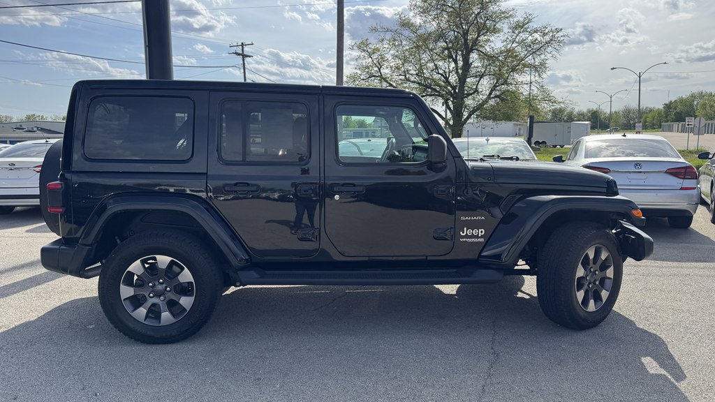 Used 2018 Jeep Wrangler Unlimited Sahara AWD/4WD image 9