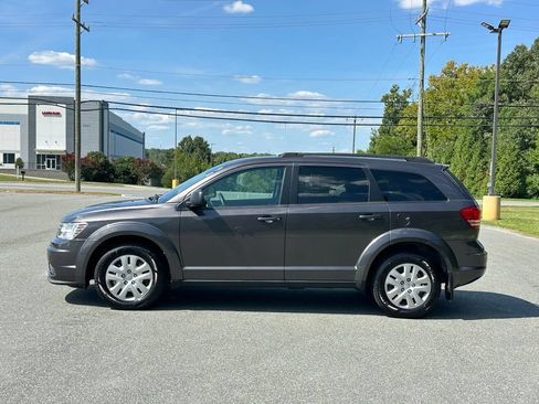 Used 2020 Dodge Journey SE FWD image 3