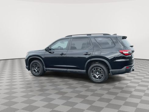 Used 2024 Honda Pilot TrailSport image 6