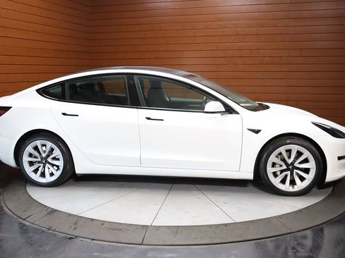 Used 2023 Tesla Model 3 Standard Range image 15