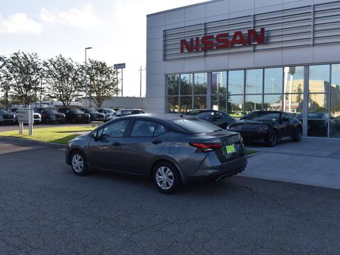 Used 2023 Nissan Versa S w/ Trunk Package FWD image 4