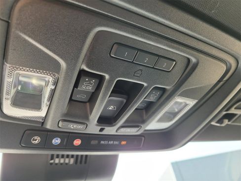 Used 2022 Chevrolet Silverado 1500 High Country w/ High Country Premium Package image 27