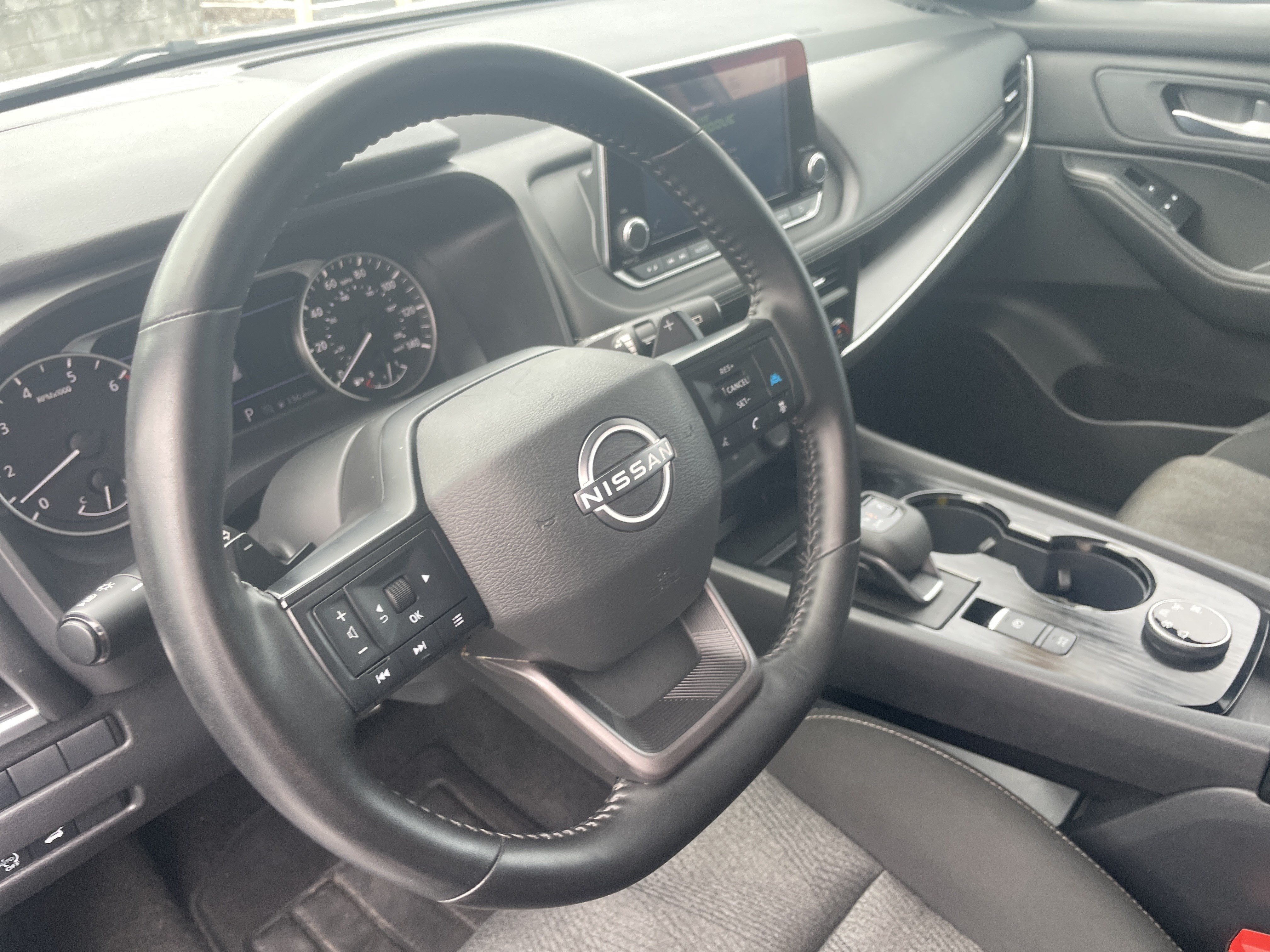 Used 2025 Nissan Rogue SV AWD/4WD image 18