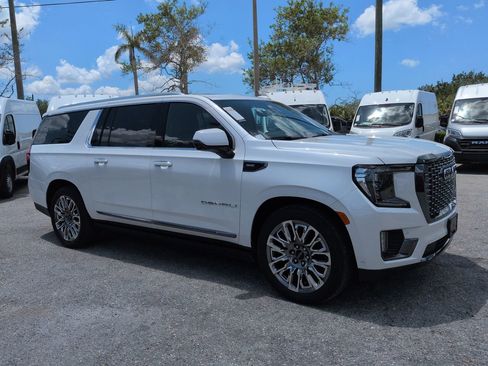 Used 2024 GMC Yukon XL Denali Ultimate AWD/4WD image 2