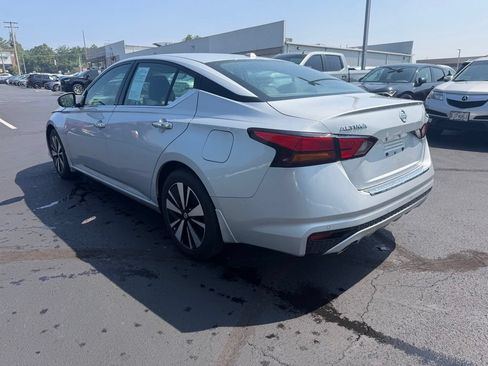 Used 2022 Nissan Altima 2.5 SL FWD image 9