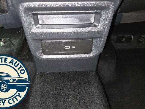 Used 2024 Volkswagen Taos SE image 24