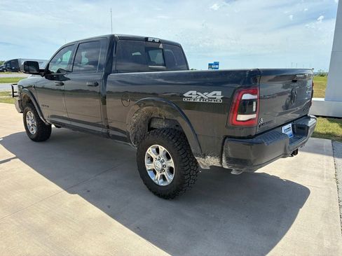 Used 2019 RAM 2500 Laramie w/ Black Appearance Package AWD/4WD image 3
