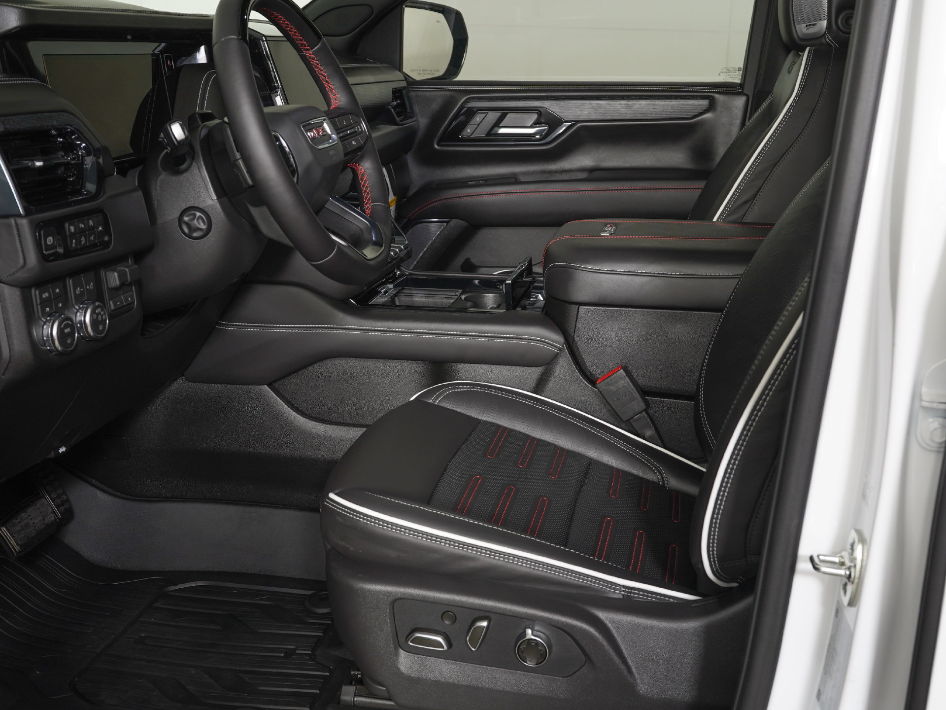 Used 2026 GMC Yukon XL AT4 Ultimate w/ LPO, Floor Liner Package AWD/4WD image 15