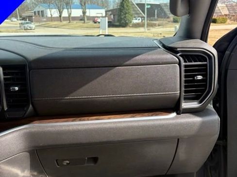 Used 2022 GMC Sierra 1500 SLT image 31