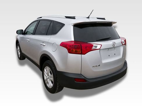 Used 2015 Toyota RAV4 LE FWD image 3