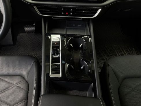 Used 2024 Volkswagen Atlas SE FWD image 17
