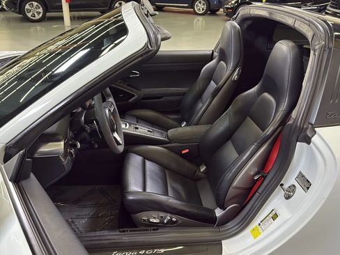 Used 2019 Porsche 911 Targa 4 GTS image 19