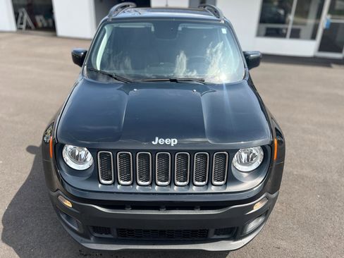 Used 2018 Jeep Renegade Latitude w/ Cold Weather Group AWD/4WD image 4