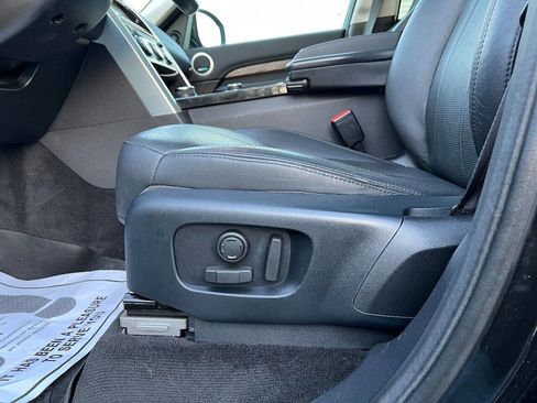 Used 2017 Land Rover Discovery HSE image 30