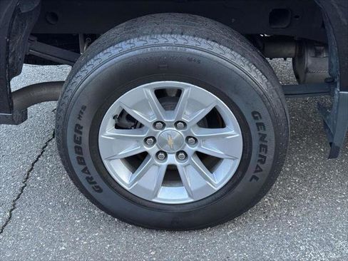 Used 2022 Chevrolet Silverado 1500 LT w/ Convenience Package II image 9