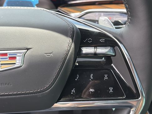 Used 2026 Cadillac Escalade Platinum Sport w/ LPO, Floor Liner Package AWD/4WD image 71