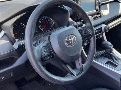 Used 2021 Toyota RAV4 XLE FWD image 6