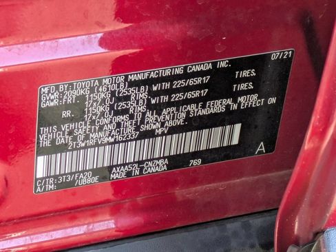 Used 2021 Toyota RAV4 XLE w/ Carpet Mat Package (TMS) FWD image 32