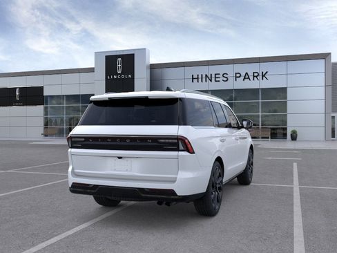 New 2026 Lincoln Navigator Reserve AWD/4WD image 8