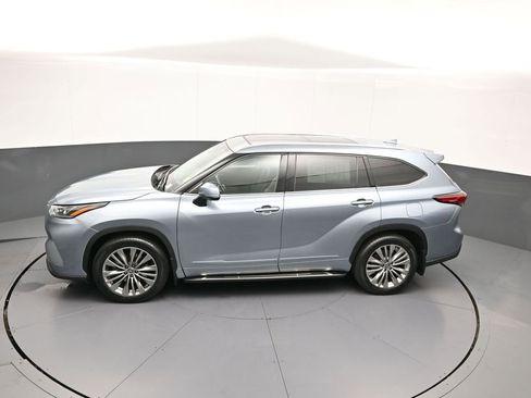 Certified 2020 Toyota Highlander Platinum w/ Preferred Accessory Package AWD/4WD image 44