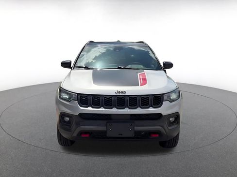 Used 2025 Jeep Compass Trailhawk AWD/4WD image 3