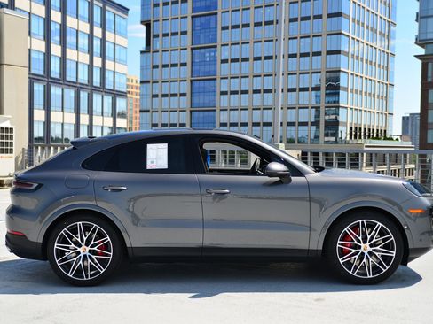 Used 2026 Porsche Cayenne S image 8