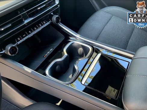 Used 2024 Chevrolet Traverse LT image 17