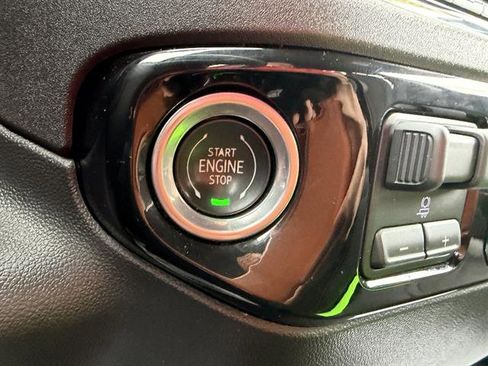 Used 2023 Chevrolet Silverado 1500 LT w/ Z71 Off-Road Package AWD/4WD image 40