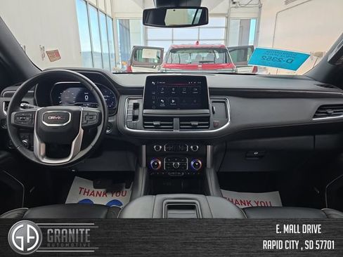 Used 2024 GMC Yukon XL SLT image 12