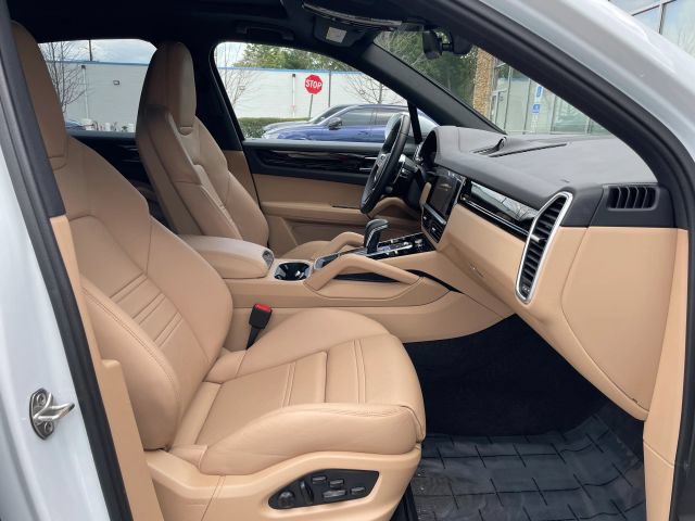 Used 2023 Porsche Cayenne AWD/4WD image 39