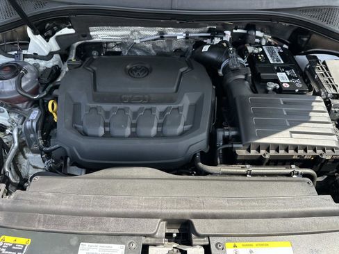 Used 2023 Volkswagen Tiguan SE R-Line image 11