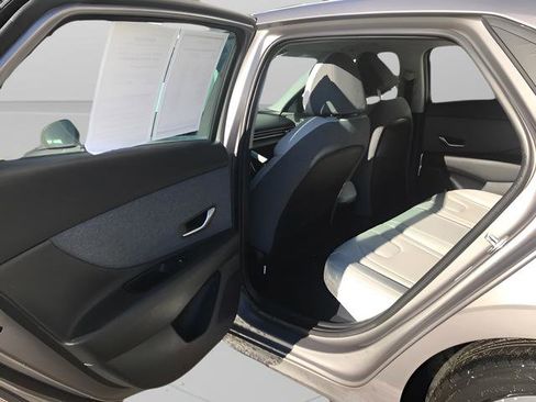 Used 2023 Hyundai Elantra Limited w/ Preferred Accessory Package image 10