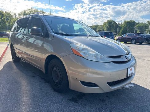Used 2009 Toyota Sienna LE FWD image 6
