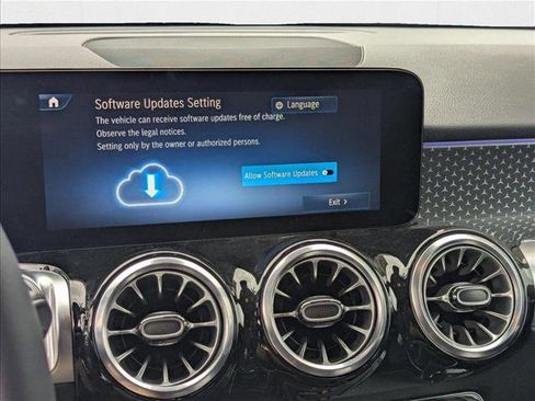 New 2025 Mercedes-Benz GLB 250 image 11