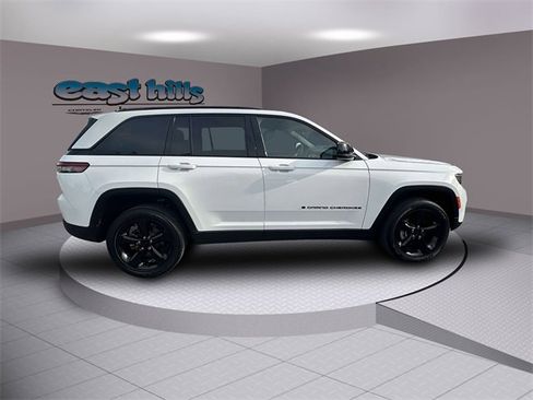 Certified 2023 Jeep Grand Cherokee Altitude image 2