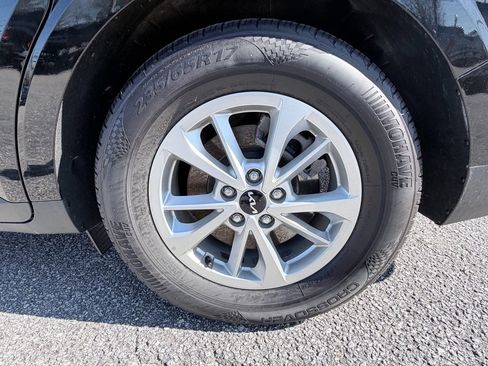 Used 2024 Kia Carnival LX image 30