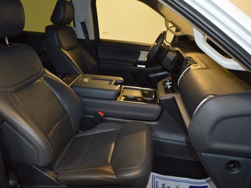 Used 2025 Ford Expedition Active AWD/4WD image 11