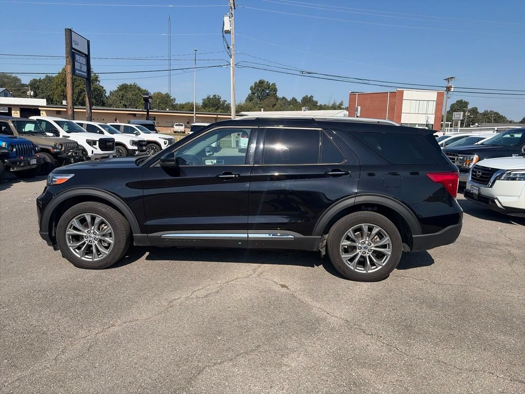 Used 2023 Ford Explorer Limited w/ Equipment Group 301A AWD/4WD image 3