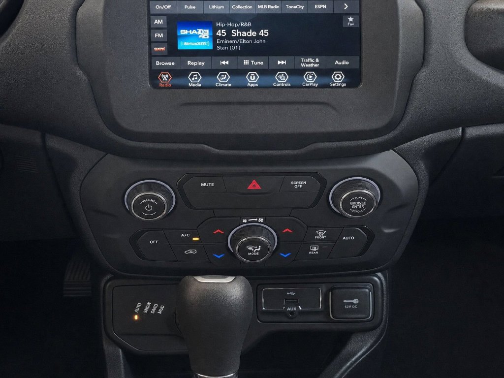 Used 2019 Jeep Renegade Latitude AWD/4WD image 17