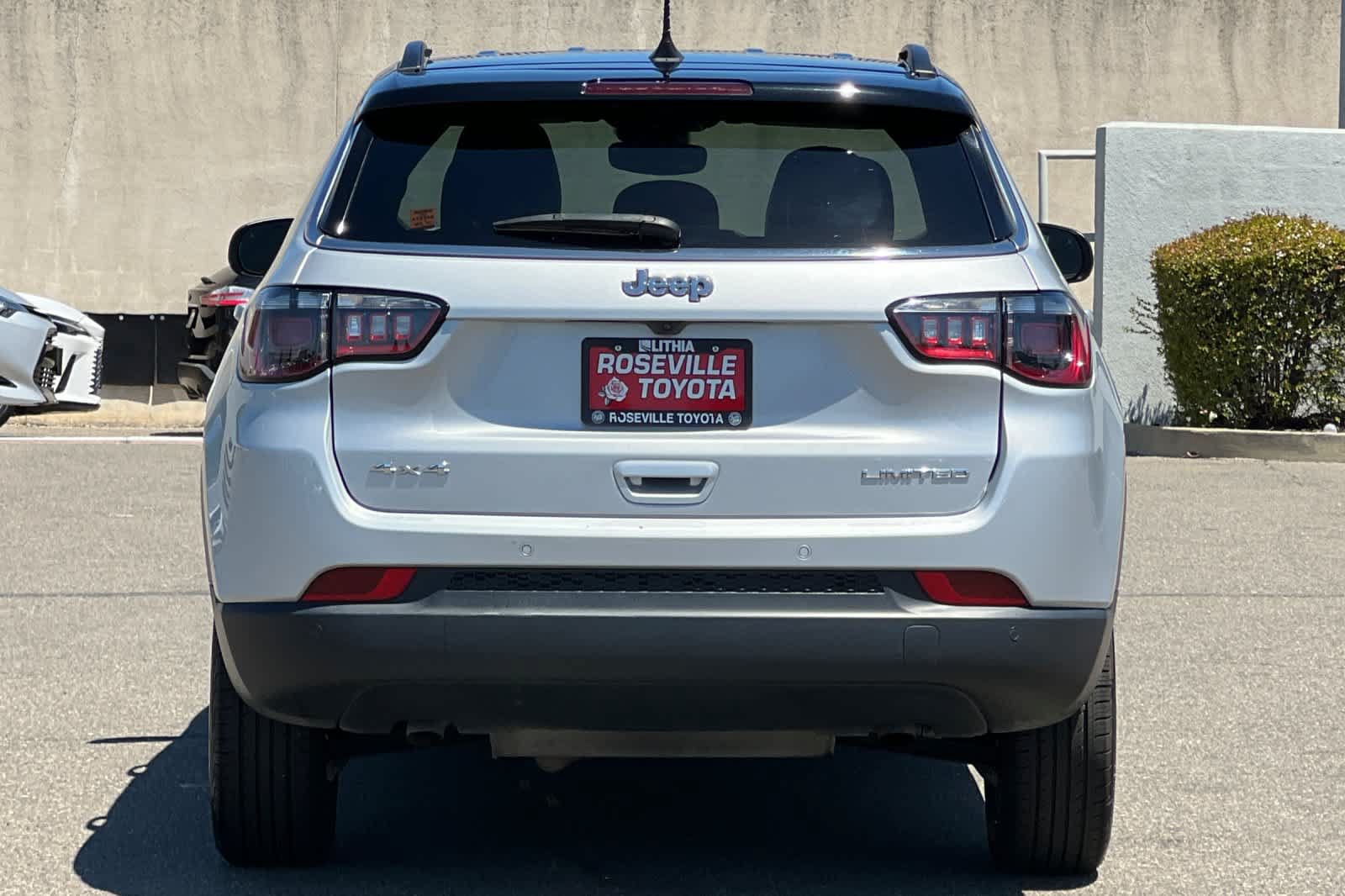 Used 2025 Jeep Compass Limited AWD/4WD image 8