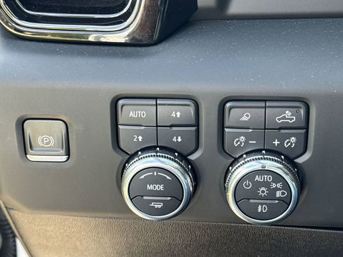Certified 2024 GMC Sierra 1500 AT4 w/ AT4 Preferred Package AWD/4WD image 22