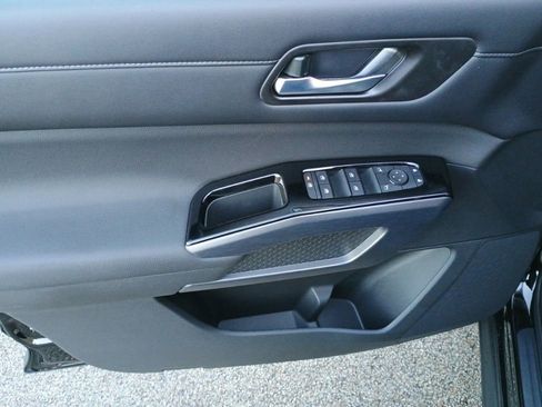 New 2025 Nissan Pathfinder SL w/ Black Appearance Package image 11