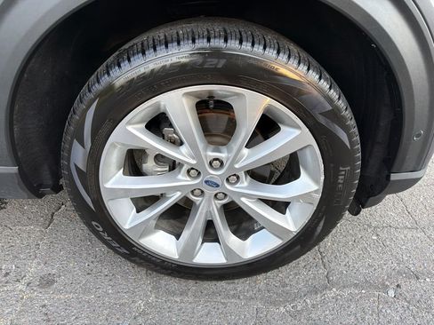 Used 2022 Ford Explorer Platinum w/ Equipment Group 601A AWD/4WD image 9