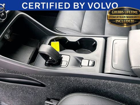 Certified 2025 Volvo XC40 B5 Core AWD/4WD image 17