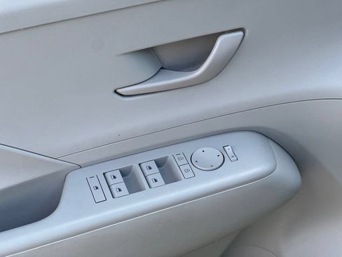 Used 2025 Hyundai Kona SEL FWD image 11