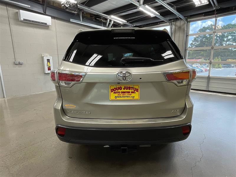 Used 2015 Toyota Highlander XLE FWD image 4