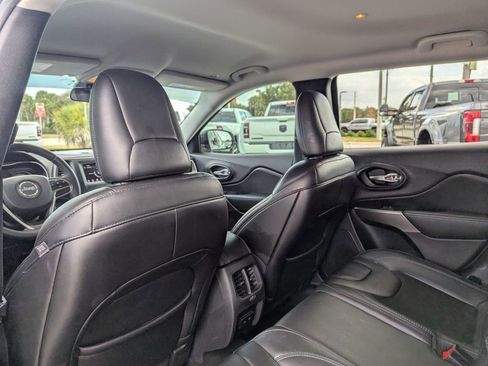 Used 2019 Jeep Cherokee Latitude Plus image 19