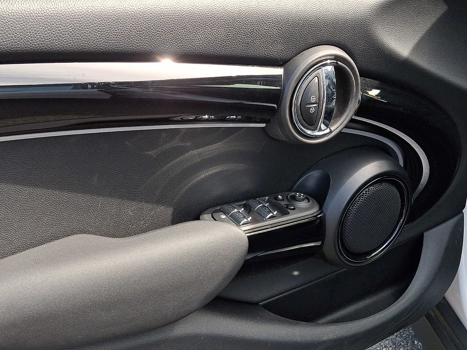 Used 2024 MINI Cooper S FWD image 9