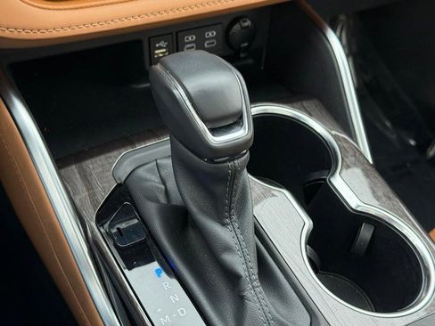 Used 2024 Toyota Highlander Platinum image 26